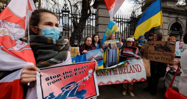   Members of the Ukrainian community in Ireland protesting outside the Dáil about  the potential invasion of their home country.  Photograph: Alan Betson