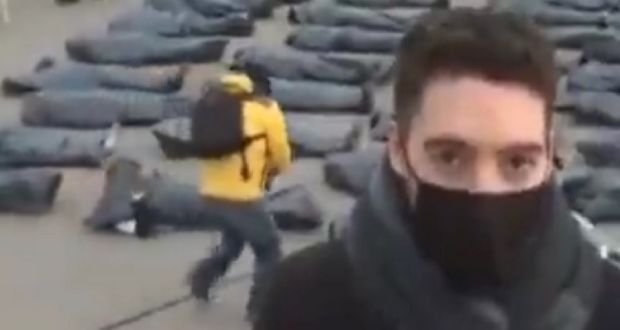 Un video que muestra lo que parecen ser filas de cadáveres -y compartido por la cuenta oficial del Ministerio de Relaciones Exteriores de Rusia- no tiene nada que ver con la invasión de Ucrania