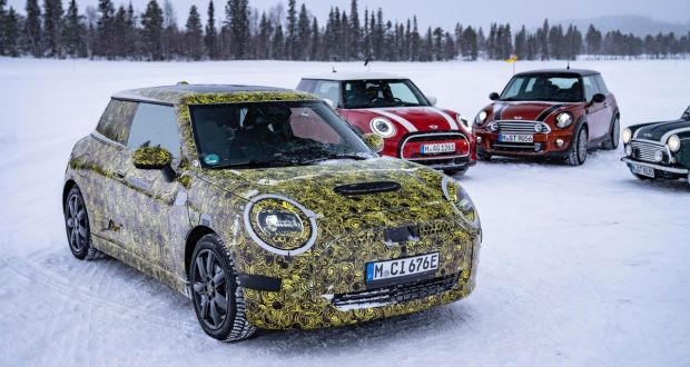 It may be hard to tell from these camouflaged prototypes of the new Mini EV running around north of the Arctic Circle, but the front and rear overhangs look shorter than those of the current Mini hatch. 