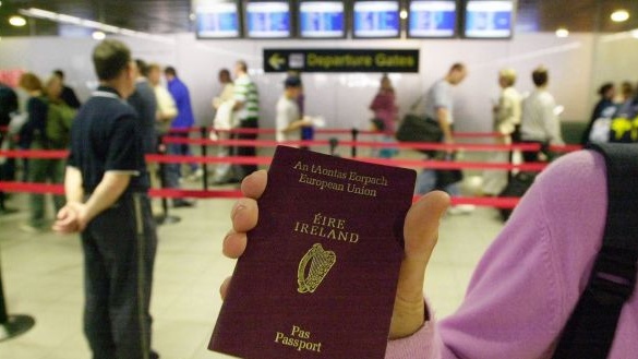 Пассажиры сообщают о длительных задержках в аэропорту Дублина.