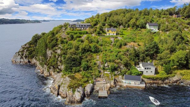 Casa de vacaciones con dos camas cerca del agua en Strausshamen, Noruega