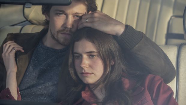 Joe Alwyn and Alison Oliver as Nick and Frances in Conversations with Friends.