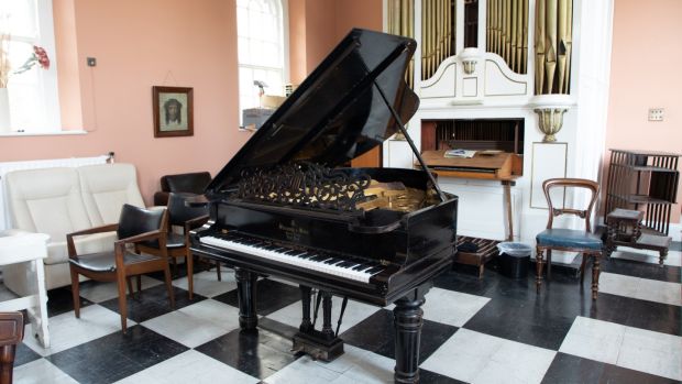 A Steinway and Sons ebonised grand piano estimated at €2,000-€4,000.
