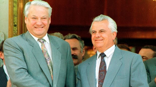 Former president Boris Yeltsin, left, shakes hands with then Ukrainian president Leonid Kravchuk during his visit to Ukraine, Yalta, in 1992. Photograph: Efrem Lukatsky/ AP Photo