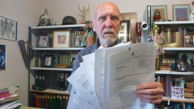 David Osborn, Oisín’s father, with all the letters from the Hamburg prosecutor in the last three years. There is still no resolution in sight.