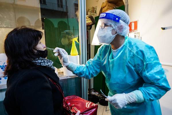 Covid-19: Italy reports highest daily death toll and tightens restrictions for Christmas