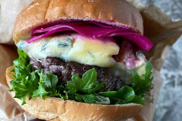 Venison burger with blue cheese and blackberry-pickled beets