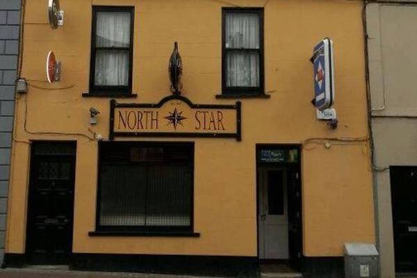Gardaí seek attacker after man stabbed in Limerick pub