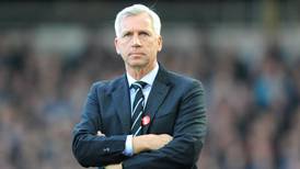 Alan Pardew’s Crystal Palace move delayed