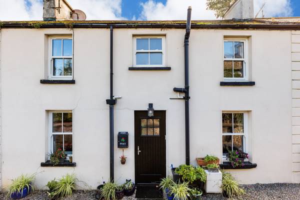 Pretty terraced house in the heart of Howth for €450,000