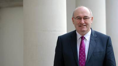 Phil Hogan urges Ireland to keep distance from UK on Brexit