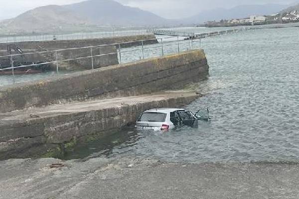 Tourists rescued after car plunges into sea off Kerry slipway