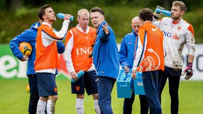 Van Gaal tries to focus on Dutch effort as Manchester United questions abound