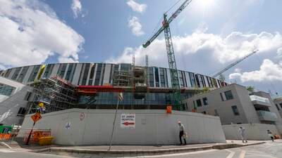 Opposition parties call on Coalition to reveal new finish date for children’s hospital 