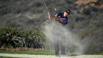 Cink takes early lead as ailing Mickelson cards a 69