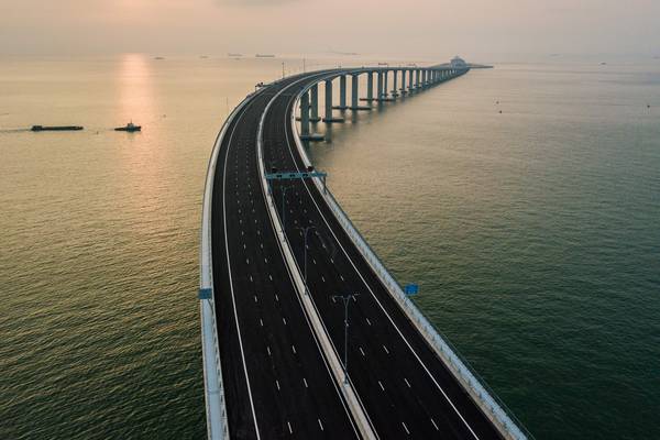 Longest sea bridge in world links Hong Kong with Chinese mainland