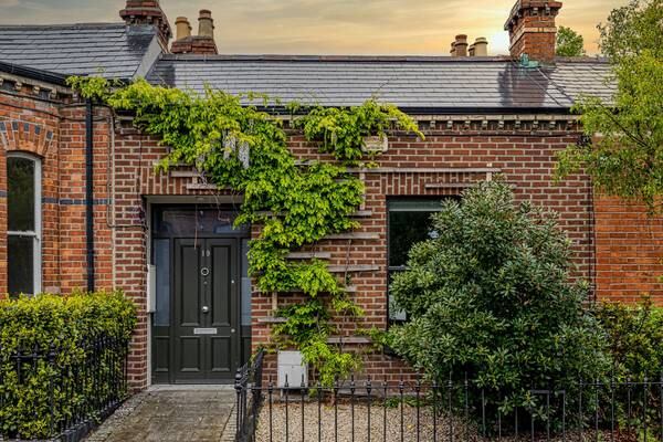 Extended two-bed with chic makeover in the heart of Portobello for €800,000