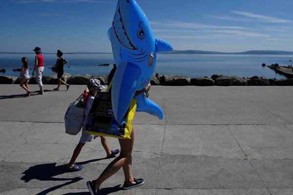 Temperatures set to reach record levels as almost 31 degrees recorded