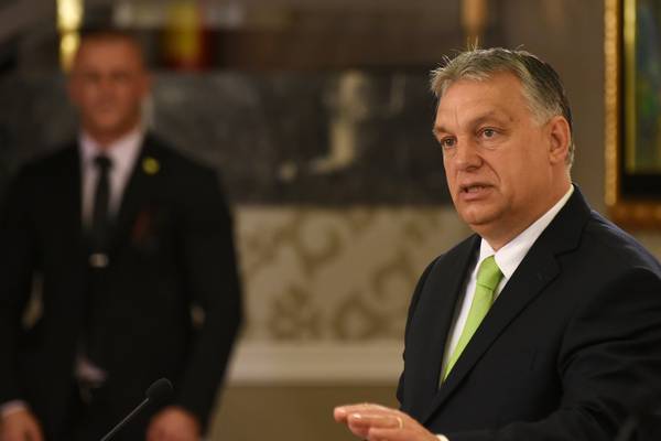 Orban ignores ‘dead frog’ European Commission on migration