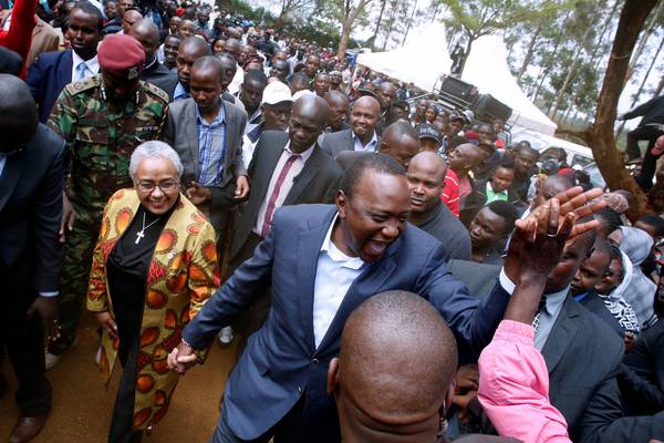 Uhuru Kenyatta takes early lead as Kenya vote count begins
