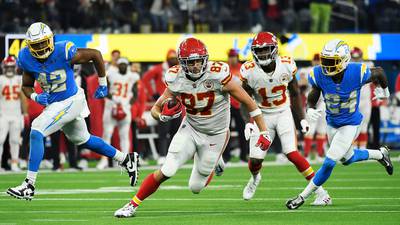 Travis Kelce leads Chiefs in takedown of Chargers
