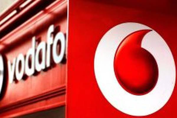 Vodafone records slip in service revenues to €949m