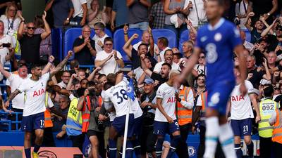 Tottenham’s Harry Kane snatches draw with late header in raucous clash at Chelsea
