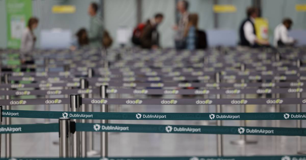 Retards signalés aux comptoirs d’enregistrement de l’aéroport de Dublin pendant un week-end chargé – The Irish Times