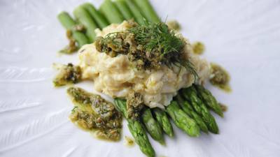 Recipe: Asparagus with creamy eggs