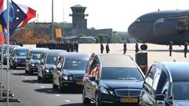 MH17: Netherlands in mourning as first bodies arrive home