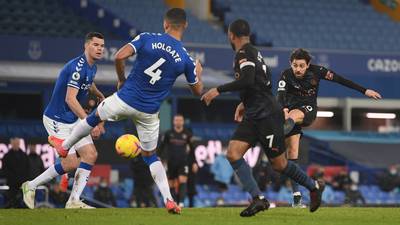 Manchester City go 10 points clear with win at Everton