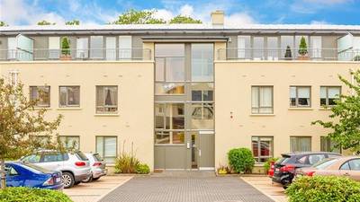 What sold for around €450k in Carrickmines, Salthill, Rialto and Howth