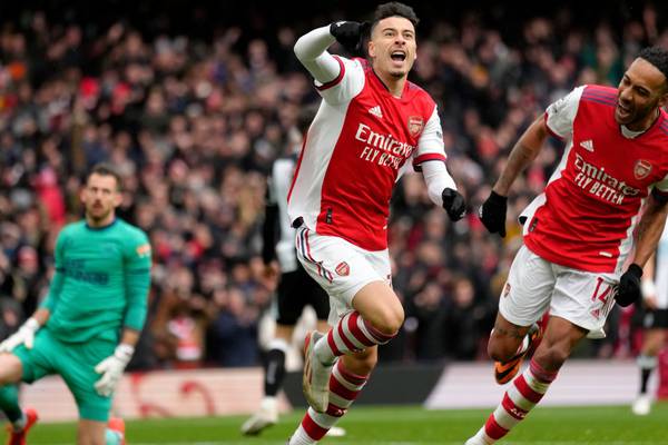 Arsenal put struggling Newcastle to the sword