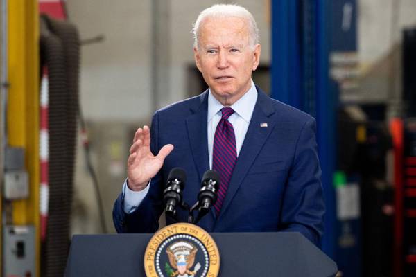 Biden vows to raise firefighters’ pay as parts of US gripped by heatwave