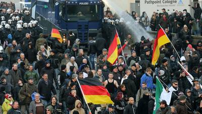 Anti-migrant protesters clash with police in Cologne