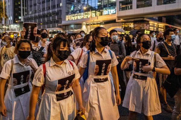 Hong Kong: Pro-democracy politicians file legal challenge over face mask ban