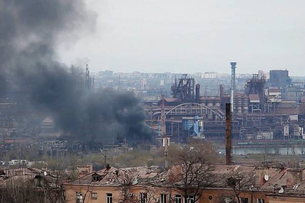 Civilians trapped in Mariupol steelworks as Moscow accused of ceasefire violation