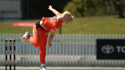 Kim Garth: Irish cricketer bowling overs down under
