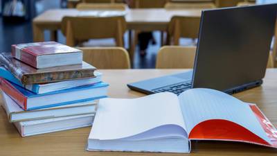 Books better than screens for students, study finds
