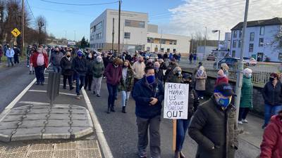 Hundreds protest HSE closure of inpatient services at Carrick-on-Suir hospital