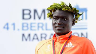 Dennis Kimetto smashes marathon world record in Berlin