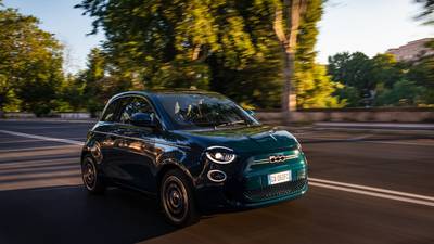 Fiat’s electric 500 ‘leaves German premium cars sitting at the lights’