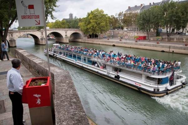 C’est la pee: Protesters sabotage open-air urinals in Paris