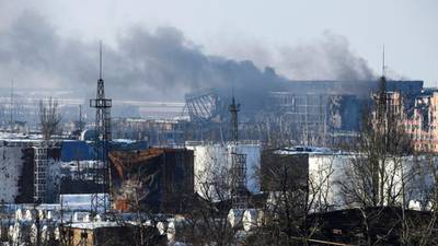 Fierce battle for Donetsk airport dims Ukraine peace hopes