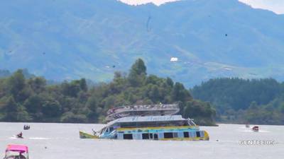 Colombia: Nine dead and 28 missing after tourist boat sinks