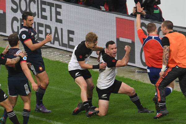 New Zealand overpower France with five-try trouncing in Paris
