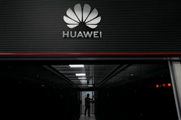 Washington halts licences for US companies to export to Huawei