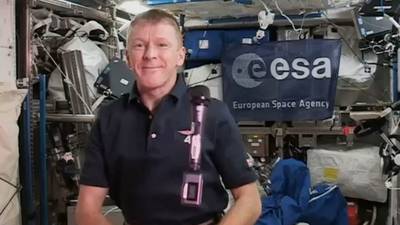 Astronaut  Tim Peake phones wrong number from space
