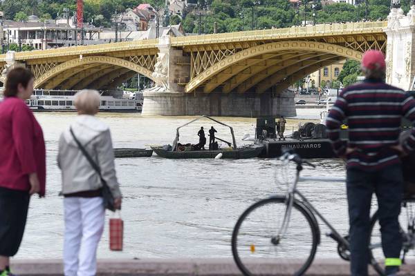 Dangerous Danube prevents divers reaching sunken pleasure boat