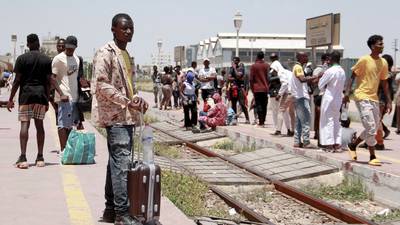 Tunisia removes hundreds of migrants to desert border region 